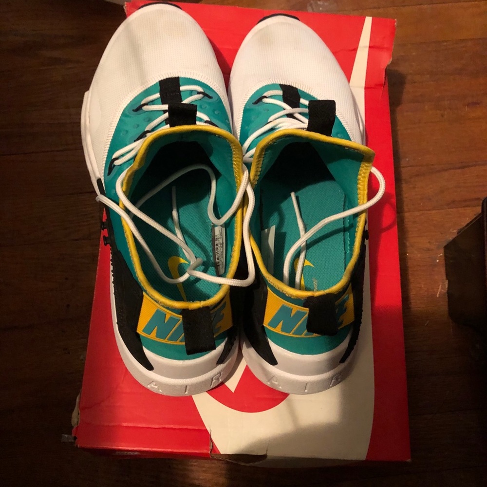 men’s Nike huaraches